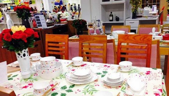 Cách bố trí bàn ăn sẵn sàng trong những ngày tết