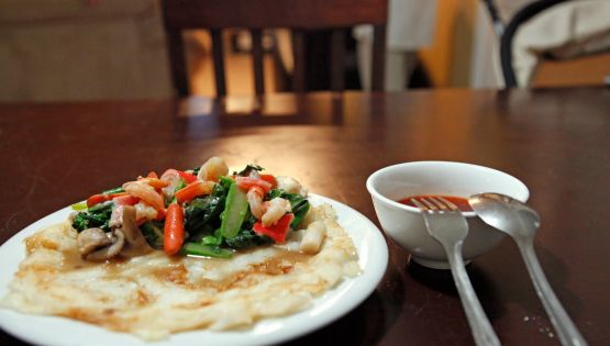 Cuối tuần đãi cả nhà món phở áp chảo thơm ngon