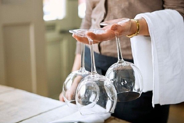 3 cách khử mùi ly thủy tinh cực đơn giản 1