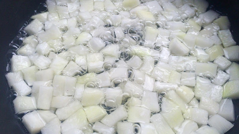 Luộc cùi bưởi so với nước