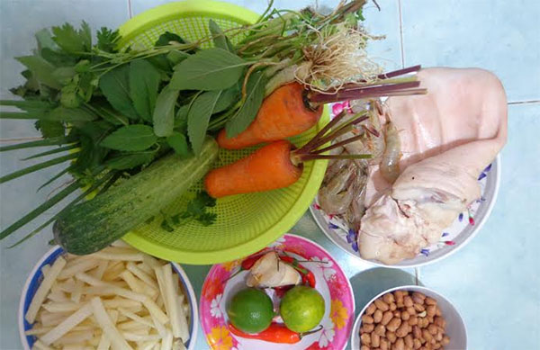 Nguyên liệu làm gỏi tai heo ngó sen vô cùng đơn giản