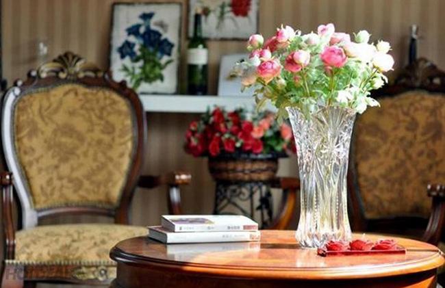 Trang hoàn nhà cửa đón Tết cùng bình hoa thủy tinh đẹp
