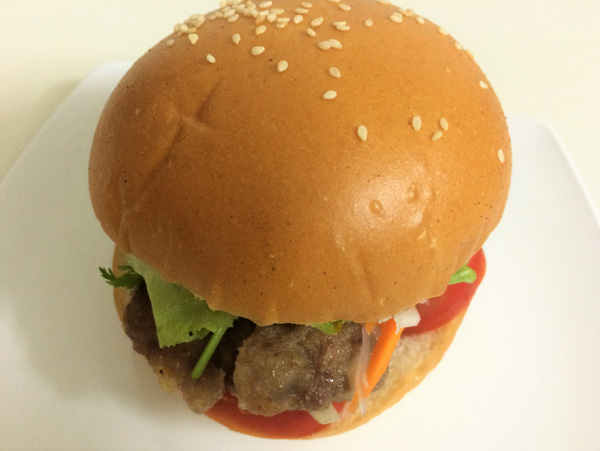 Bữa sáng với hamburger bò viên